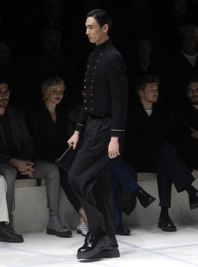 ��������ߣ�������װ�ܡ���������¡�������Ʒ��ʱװ��(2)