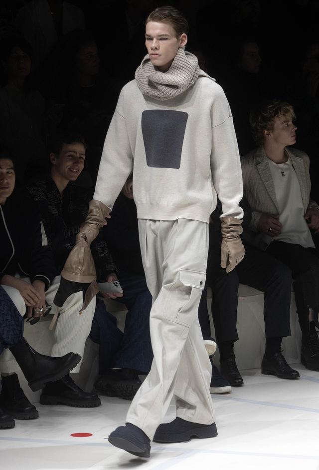 ��������ߣ�������װ�ܡ���������¡�������Ʒ��ʱװ��(2)