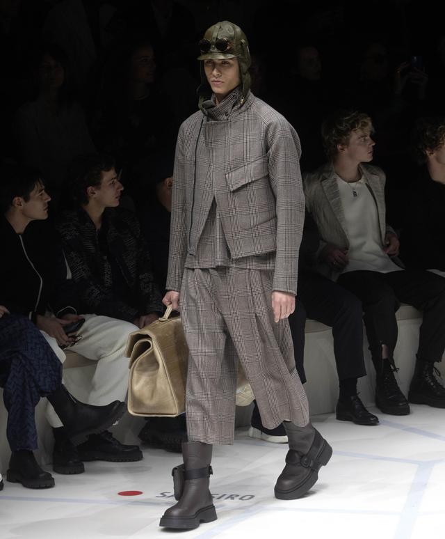 ��������ߣ�������װ�ܡ���������¡�������Ʒ��ʱװ��(2)