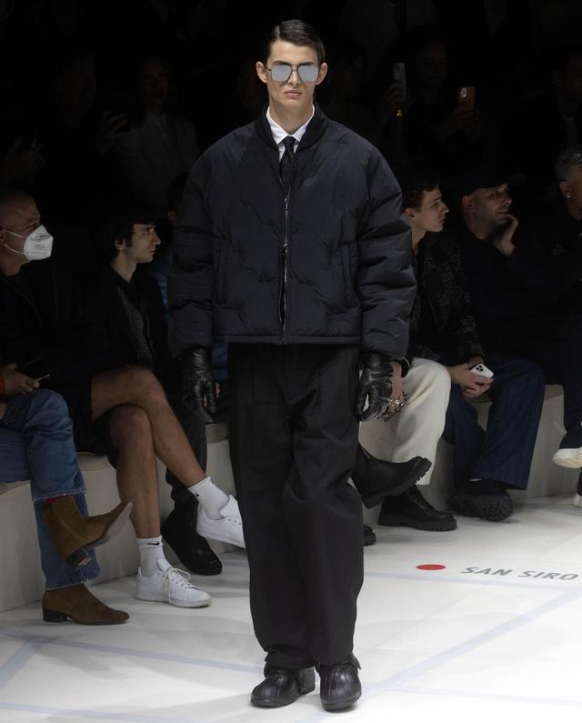 ��������ߣ�������װ�ܡ���������¡�������Ʒ��ʱװ��(2)