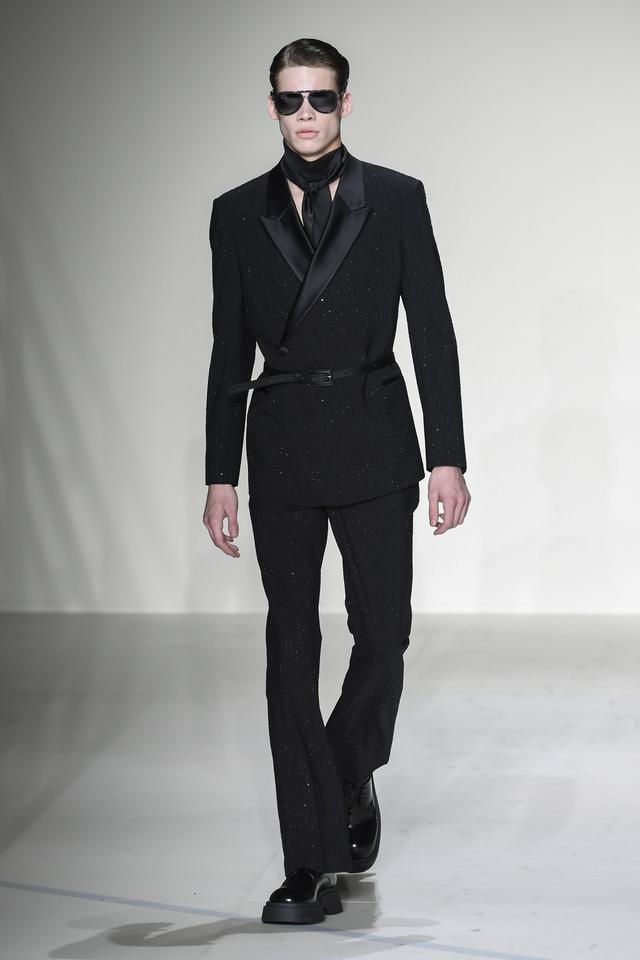 ��������ߣ�������װ�ܡ���������¡�������Ʒ��ʱװ��(2)