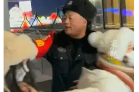 网友偶遇宋晓峰在景区当保安，脸冻通红自带喜感图片