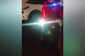 男子遭遇车祸失忆流浪街头，与家人失联9年后团圆图片