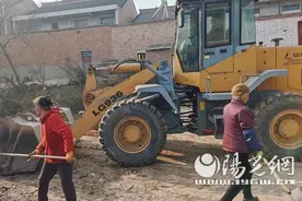凤翔区彪角镇：整治卫生环境迎新春图片