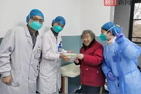 “您可以把我当亲人！”90后护士和86岁患者的暖心故事图片