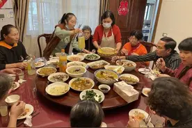 春节也接家宴单，良渚“小外婆”当起厨娘，靠好手艺和热情，有人3个月赚5万图片