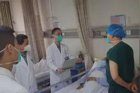 77岁胰腺癌患者接受高难度单孔腹腔镜手术 肚脐上仅开3厘米小孔，术后恢复良好已出院图片