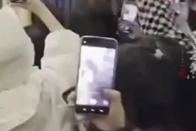 时代少年团飞北京航班刚落地粉丝就冲进头等舱，同乘人员赶紧报警图片