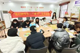 鹤壁市鹤山区：迎新春 送春联 文明答题我参与图片