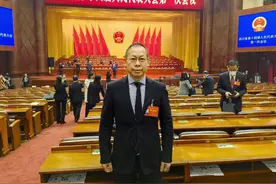 四川省人大代表唐坤银：取消烟花“禁燃令”的建议被报道后 两天收到上万条支持信息图片