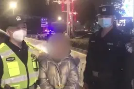 东湖民警帮走失小孩找姑姑，外地旅客直呼“以后还来武汉玩”图片