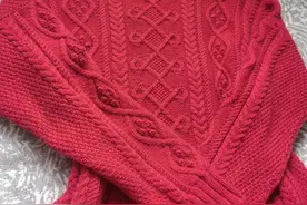 心有千千结：慵懒范儿大红高领套头毛衣（有编织图解）图片