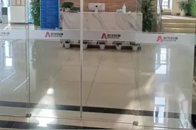 极目帮办|小伙被上市公司辞退，补偿金只给了一半，律师：应该双倍补偿图片