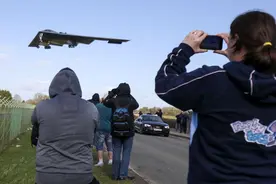 维修一架B-2的成本有多高？图片