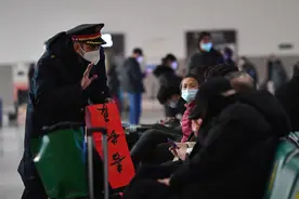 “巴铁”小哥在车站体验中国春运图片