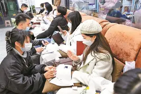 东门老街迎来美甲热 “美丽消费”成春节前热门 可爱兔兔造型跃然指上图片