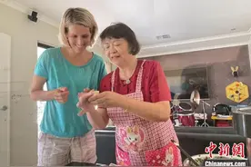 零时差跨洋年夜饭：“报菜名”里的浓浓中国情图片