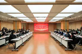 构建更加便捷可及、综合连续、优质高效的老年健康服务体系，黄浦启动“守护黄浦老人健康关爱行动”图片