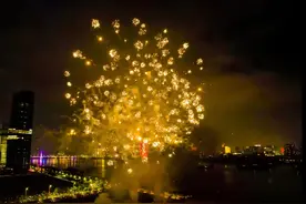 震撼！滨海南沙上演大型烟花秀，美图奉上！图片