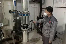 节日我在岗 | 供暖工人24小时值班，守护居民温暖过年图片