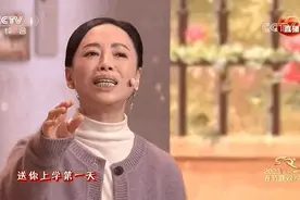 想抱抱妈妈！春晚上的这首歌太好哭了~图片