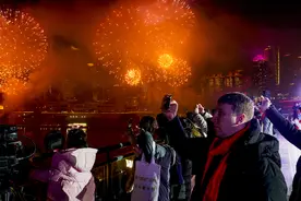 （社会）重庆举行“新时代 新征程 新重庆”光影无人机焰火表演图片