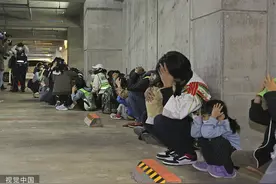 设想遭导弹袭击情况，日本冲绳那霸市举行居民疏散训练图片