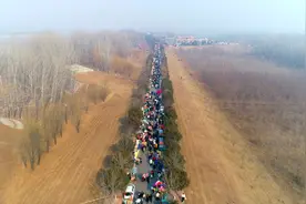 郓城：正月初一 黄河岸边逛大集图片