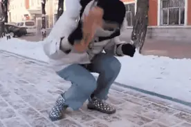 零下53℃！冷到“冒白烟”，冻梨能把板砖“敲稀碎”图片