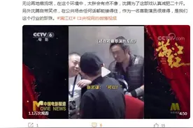 张艺谋在满江红片场经常笑场 戴着耳机不知道笑声很大图片