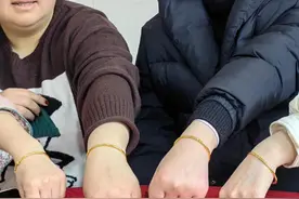 老夫妻花21万元买了17个金手镯给子孙，孙媳：他们想给家人留个念想图片