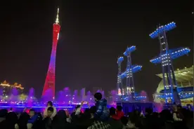 美在花城！海心沙音乐喷泉吸引众多游客前来欣赏图片
