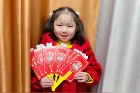 春节见闻 | 感动百万网友的脑瘫女孩豆豆回老家了，“压岁钱给妈妈买口红”图片