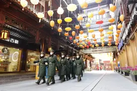 寒潮来袭，武警官兵顶着寒风维护景区秩序、守“沪”平安图片