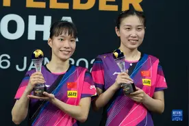 乒乓球——WTT多哈支线赛：钱天一/石洵瑶女双夺冠图片