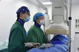 八旬老太突然变黄竟是患上胆管癌，医生提醒：警惕无痛性黄疸图片