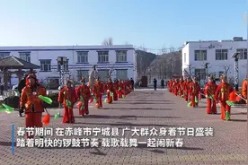 内蒙古赤峰市：单双花棍舞新春图片