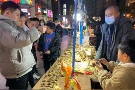 夜市摊位点亮我的生活——杭州武林夜市摊主走访记图片