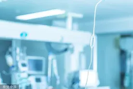 “结束隔离后，我直接去了ICU，看望三年没见的父亲”图片
