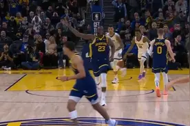 斯蒂芬-库里因向观众席扔牙套被罚款2.5万美元图片