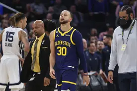 库里因向观众席扔牙套被罚款2.5万美元图片