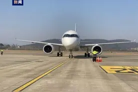 全球首架C919国产客机兔年首飞图片