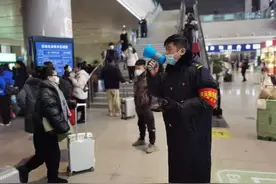 信阳东站积极迎战节后返程客流高峰图片