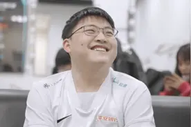 血亏61万！Uzi所持股权被冻 网友：出个水银不就解了？图片