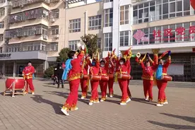 云梦：腰鼓敲起来，欢乐笑不停图片