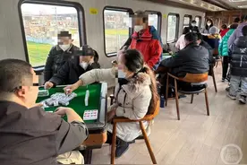 女子坐“神仙火车”游秦岭惊呆了：除了赏雪景还能唱K、打麻将、按摩！图片