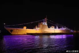 夜色下的战舰，邀你共赏图片