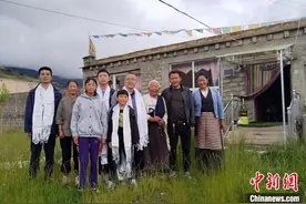 8岁小男孩与藏族小姐姐的千里情谊图片