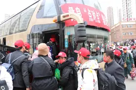 满载勤劳致富的希望——云南“点对点”组织返岗复工见闻图片