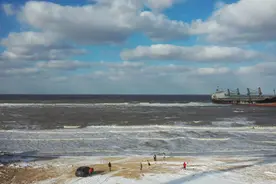 果然视频 | 一搁浅巨轮意外走红成网红打卡地图片